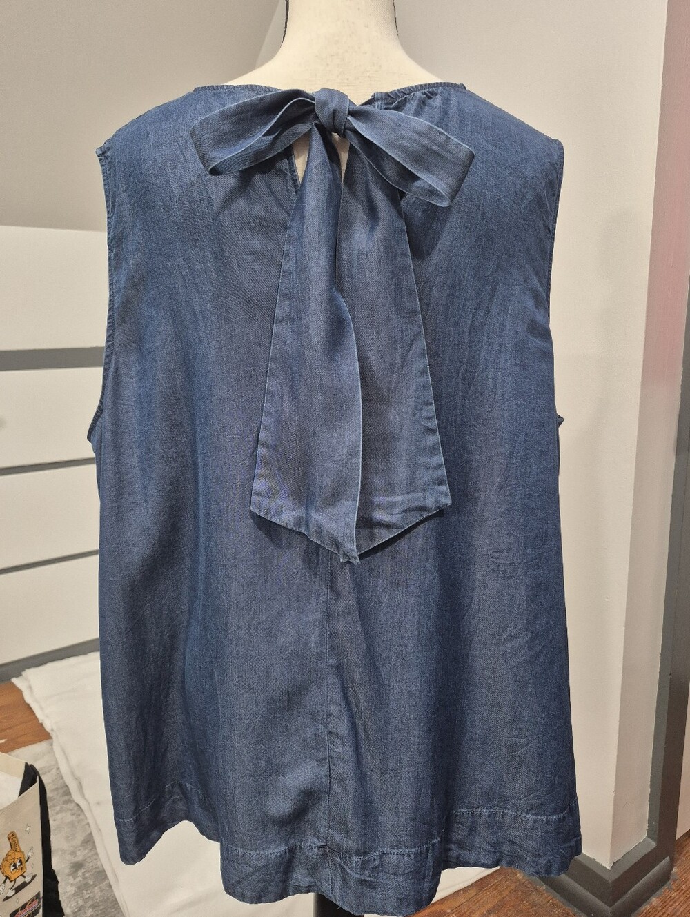 NWT Anne Klein Rear Bow Sleeveless Denim Look Shirt